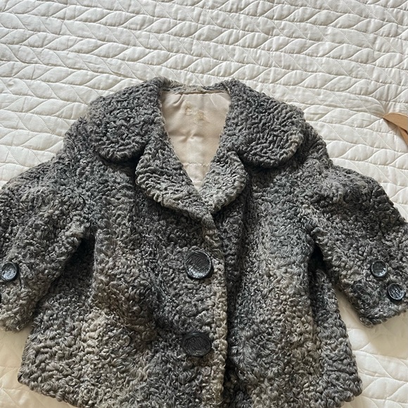 Cropped Persian sheepskin coat - Picture 6 of 7